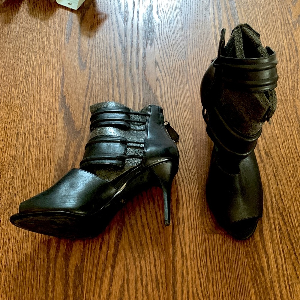 Kenneth Cole heels